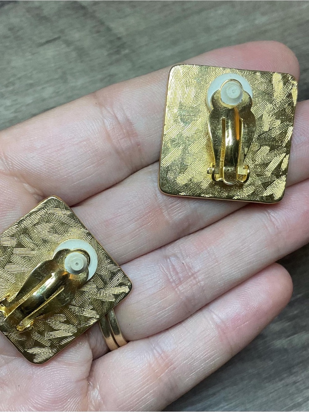 Vintage Anne Klein Lion Head Gold Square Clip Earrings - Picture 3 of 3